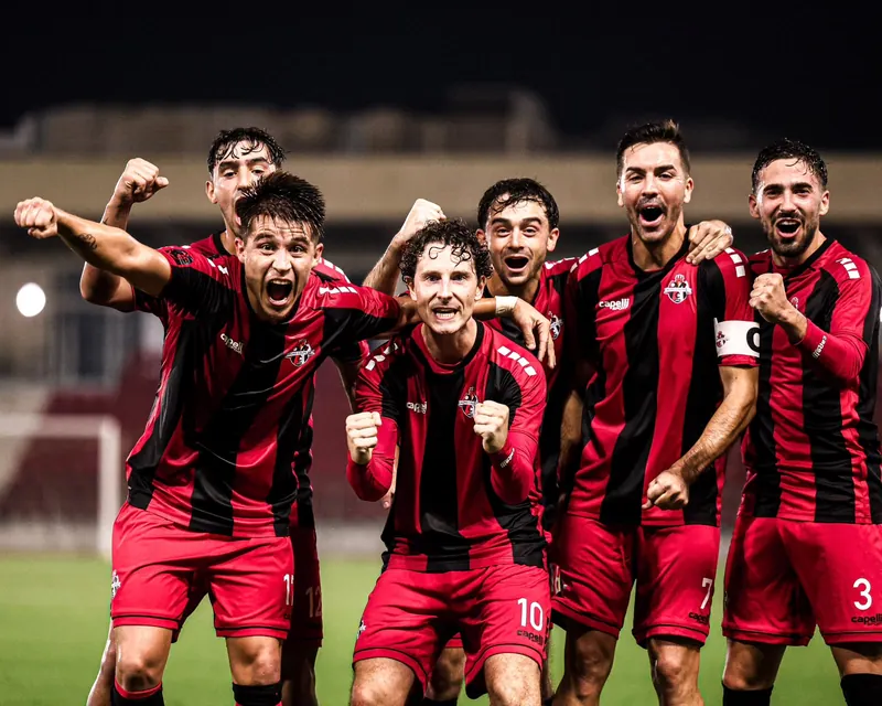 Los jugadores de Mons Calpe celebran la victoria ante el Lynx FC